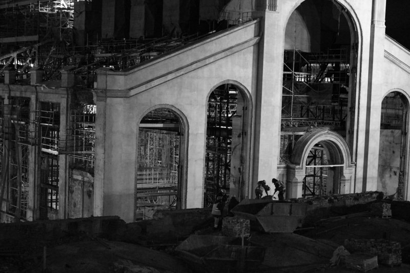 о чем поёт ночная птица, перфоратор, стройка, реконструкция, ГЭС-1, ночь, ночная работа, строительные леса Песнь дятлаphoto preview