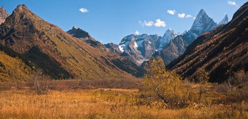 Гуляла осень по горам