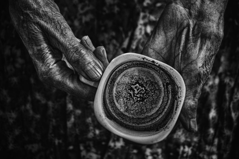 conceptual, black and white, hands, coffee, life, old age,,концептуально, черно-белое, руки, кофе, жизнь, старость, Advance is Life\'s conditionphoto preview