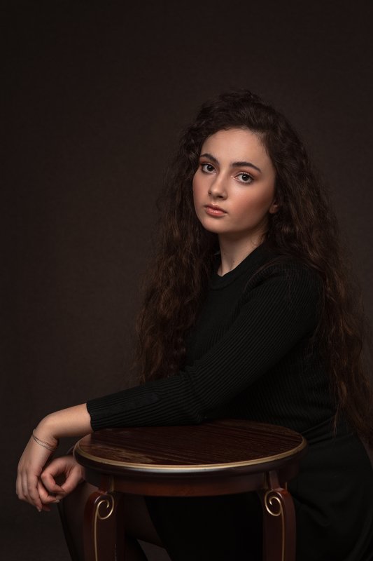 портрет, ретро, женский портрет, студийный портрет, длинные волосы, глаза Зояphoto preview