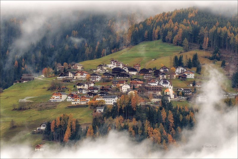 доломитовые альпы,rina,деревня,осень,италия,alps,церквушка,туман,morning,colors,fog RINAphoto preview