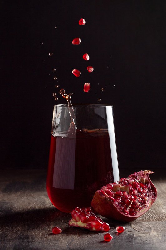 гранатовый сок, гранат, левитация, всплеск Гранатовый сокphoto preview