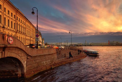Вечер в городе.