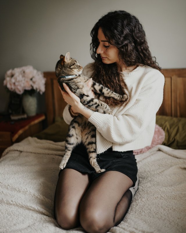 female, woman, portrait, cat, bedroom Ain\'t no ordinary loverphoto preview