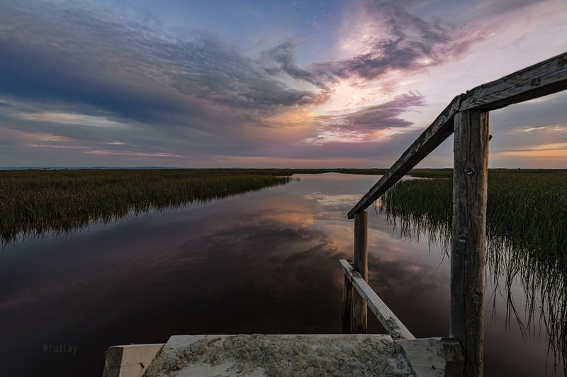 темрюк, грязевой вулкан Майским вечером на мостике...photo preview