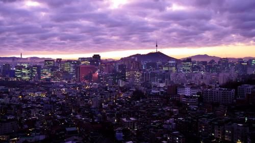 Dawn in central Seoul