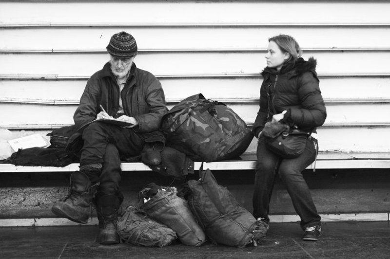 жизнь людей Диалог в метрополитенеphoto preview