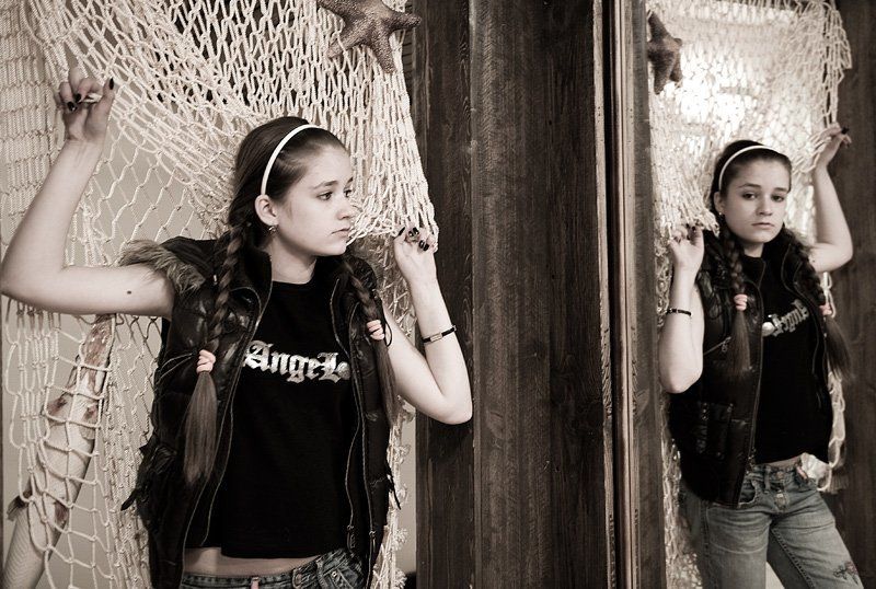 девушка,сеть,зеркало Отразиться...photo preview