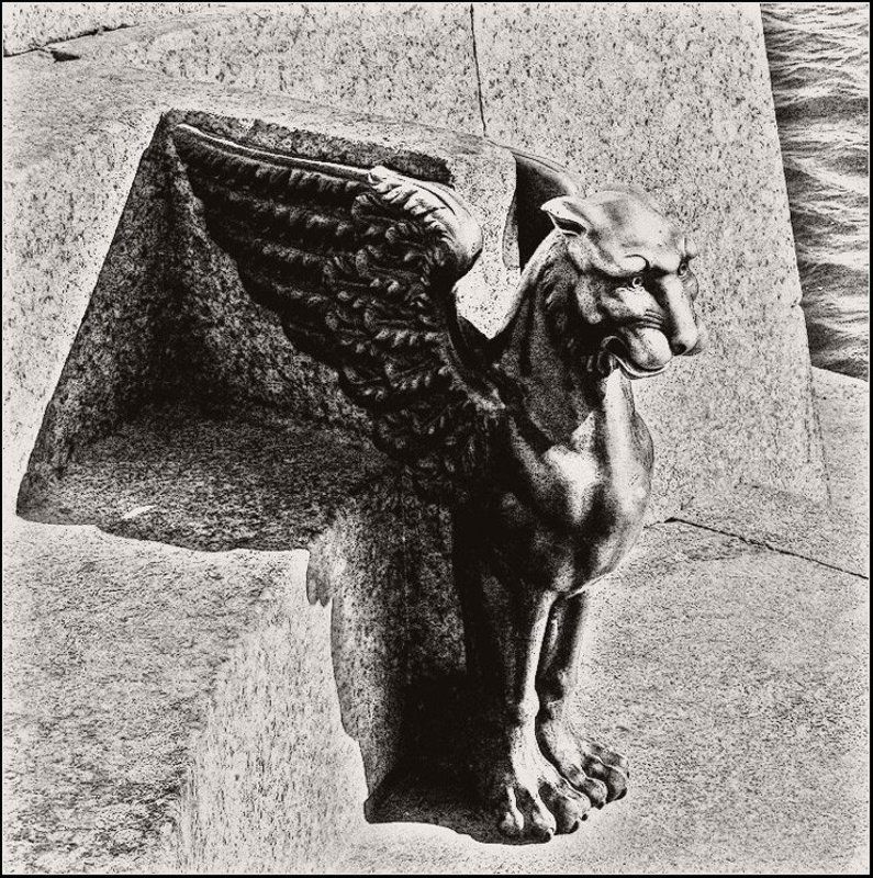 у академии художеств Страж Питераphoto preview