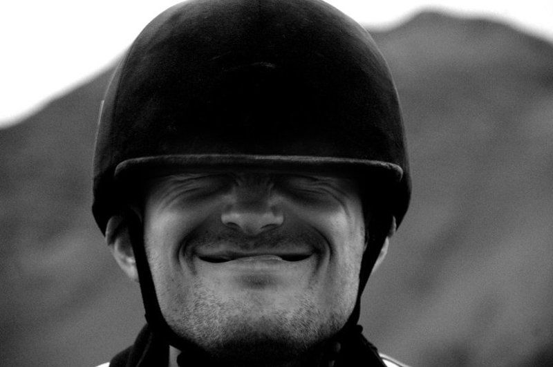 исландия, лицо, шапка, каска, горы, улыбка, смех, портрет photo preview