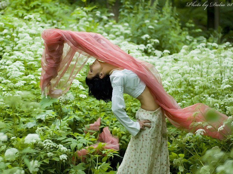 девушка, изгиб, цветы, лето Изгибыphoto preview