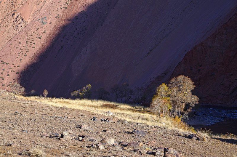 киргизия, тень и свет Противостояние...photo preview