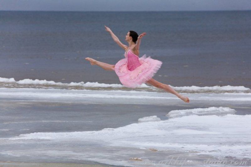 Полет во льдах  (балерина Маргарита Демьянок)photo preview