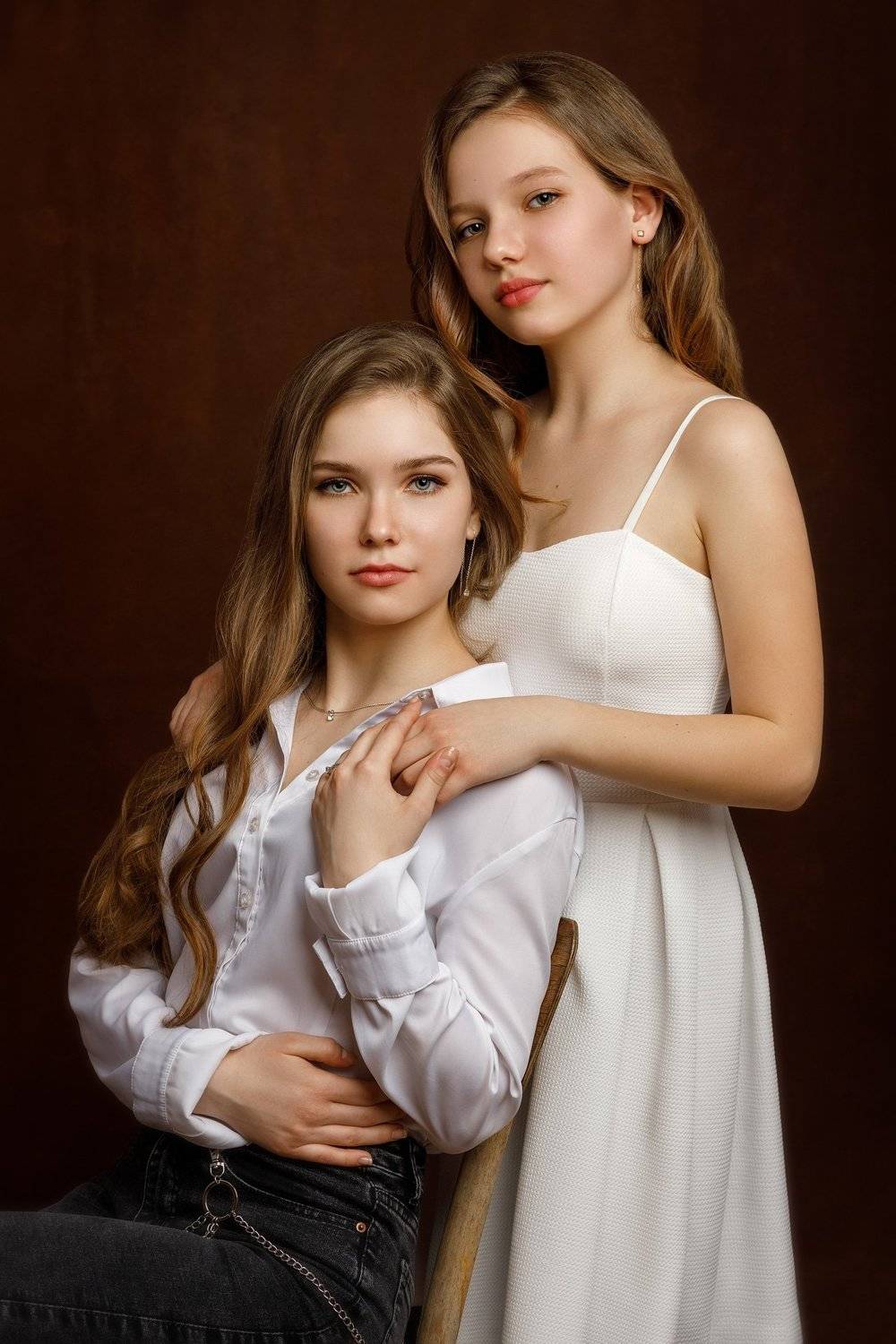 Sisters. Автор: Ксения Сергеева сестры семейныйпортрет портрет искусственныйсвет, Ксения Сергеева