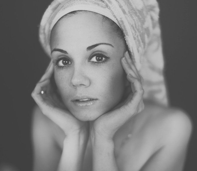 Про нееphoto preview