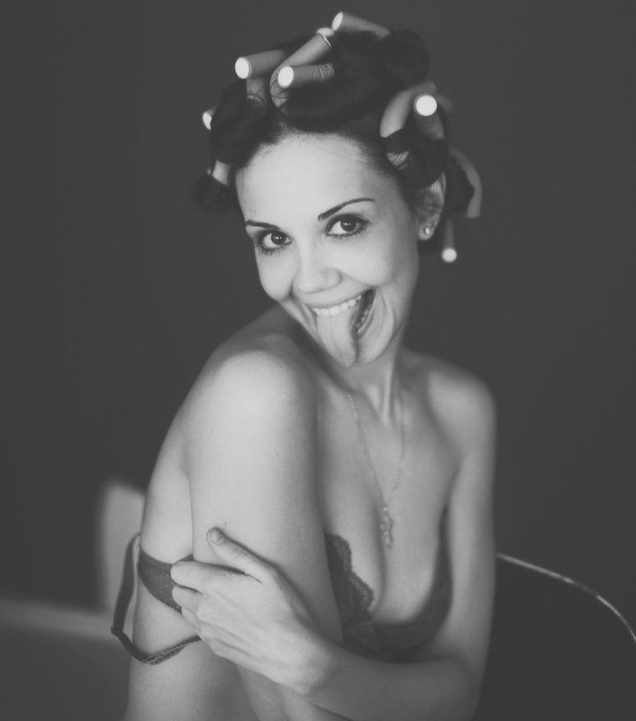 Про нееphoto preview