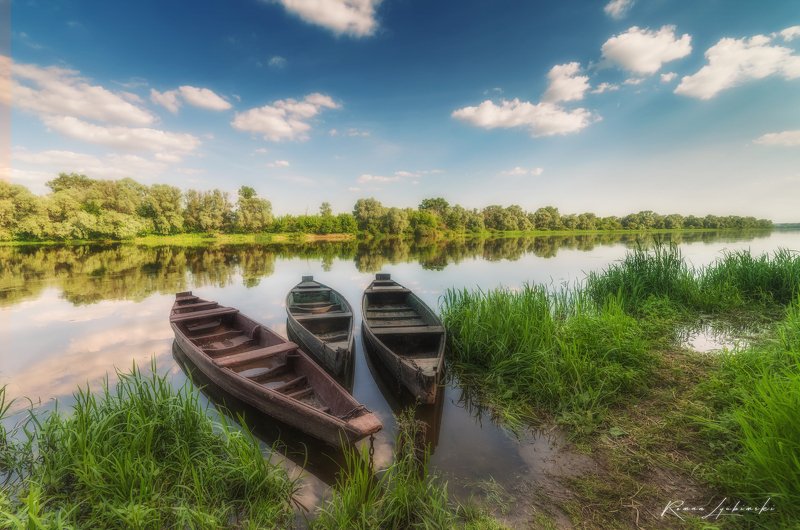 пейзаж, день, река, деревня, село, воронеж,лодочки Трое на берегу реки.photo preview