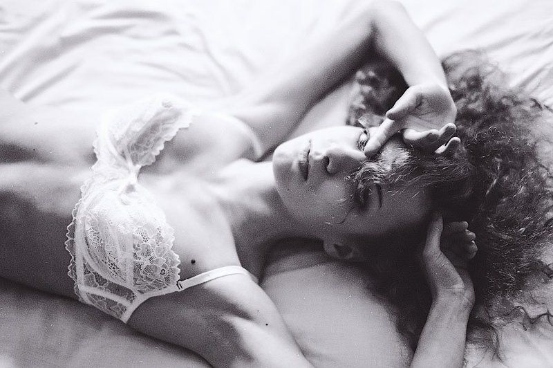 девушка, , , ню, , , постель, , , естественный, , , свет, , , худая, , , гламур, , , young, , , girl, , , eyes, , , nu, , , fashion, , , natural, , , light Yanaphoto preview