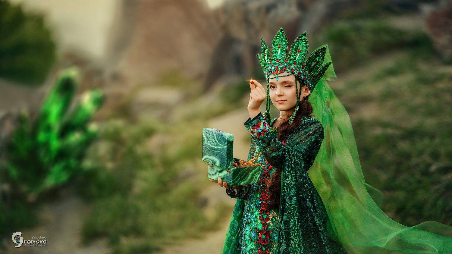 Хозяйка медной горы. Автор: Ярослава Громова малахитовая шкатулка, сказка, зеленый, самоцветы, Ярослава Громова