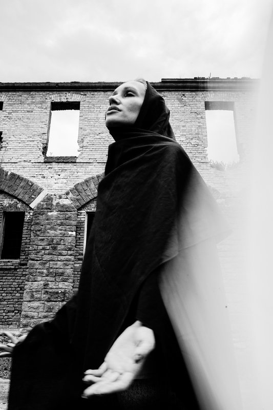 Концепт;Черно белое Спускайся ко мнеphoto preview