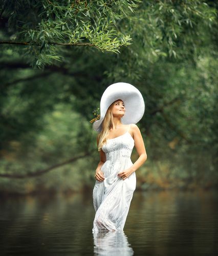 girl with hat
