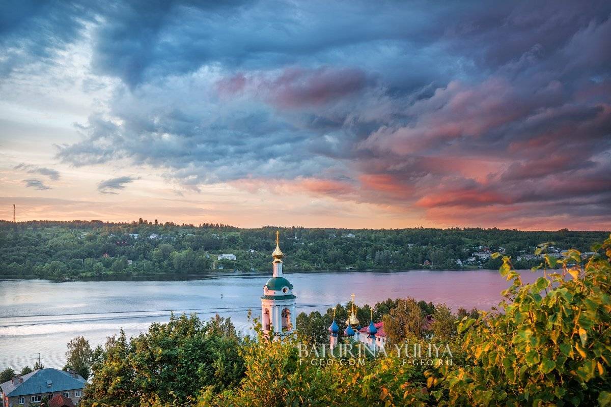 Варваринская церковь и тучи. Автор: Юлия Батурина плес, плёс, храм, Юлия Батурина