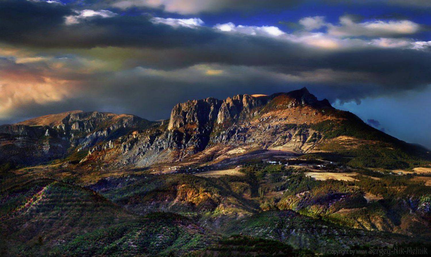 Демерджи на закате дня в Крыму. Автор: Melnik-oy Serg-N- алушта, водопад, горы, демерджи, джур-джур, крым, симеиз, скалы, чатырдаг, панагия, зеленогорье, каменные-монстры-крыма, Melnik-oy Serg-N-